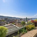 W Balcony Apartman